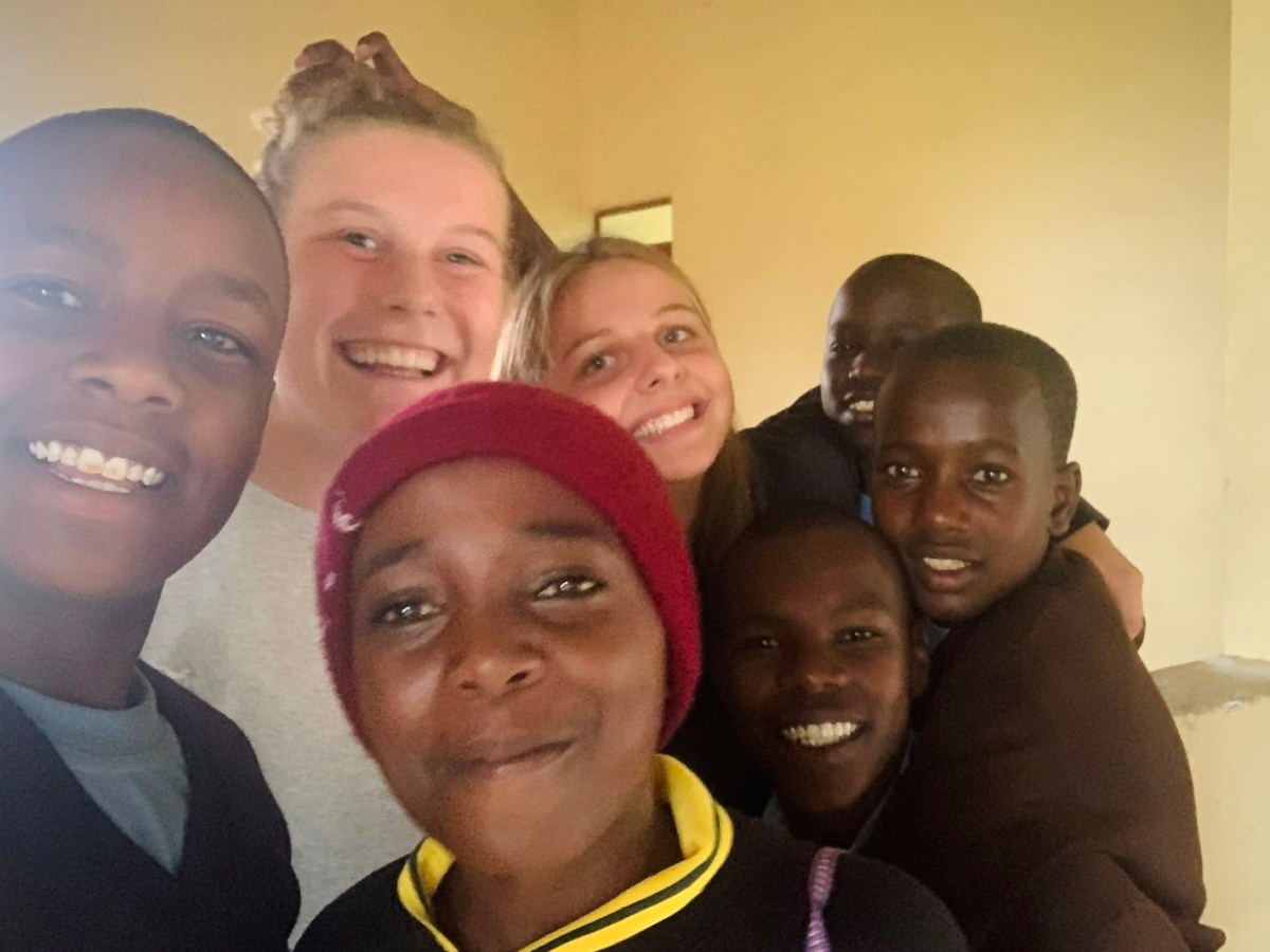 Volontärinnen in Losimingori